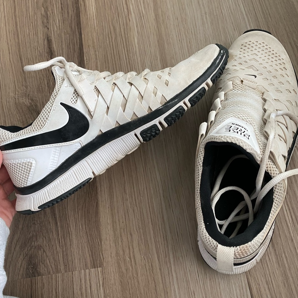 Men's Nike free runs size 11